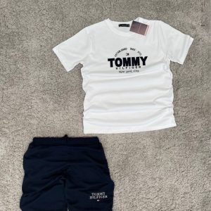 Conjunto verano tommy blanco logo negro